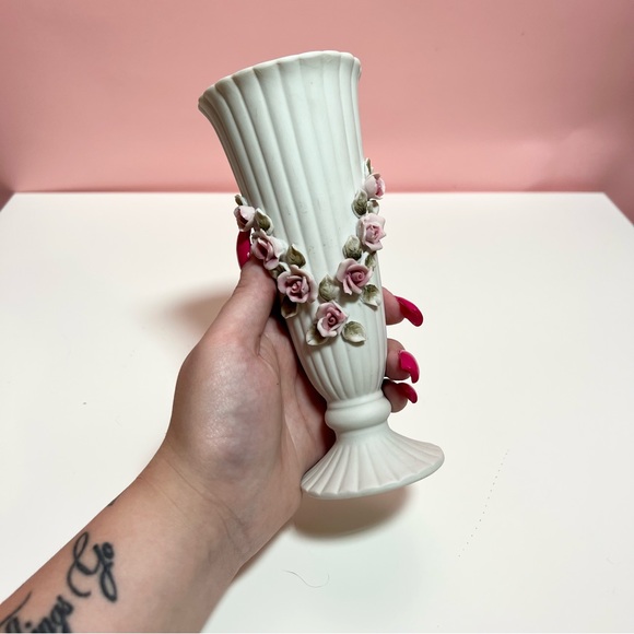 Vintage retro pastel floral rose vase - Picture 2 of 8